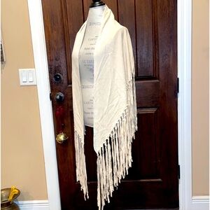 BOHO FRANCESCA’S SHAWL PONCHO WRAP WHITE BEIGE NWT